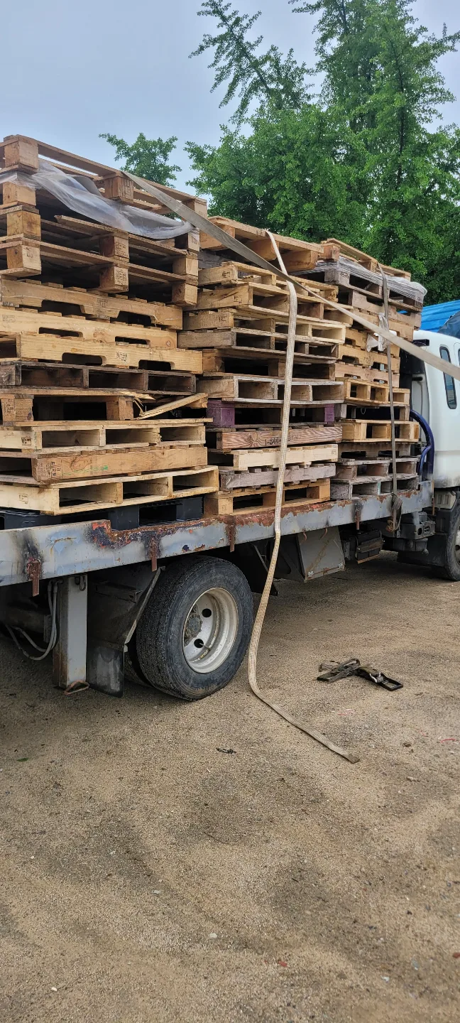 파레트나무중고물건저의  마당에서받아요