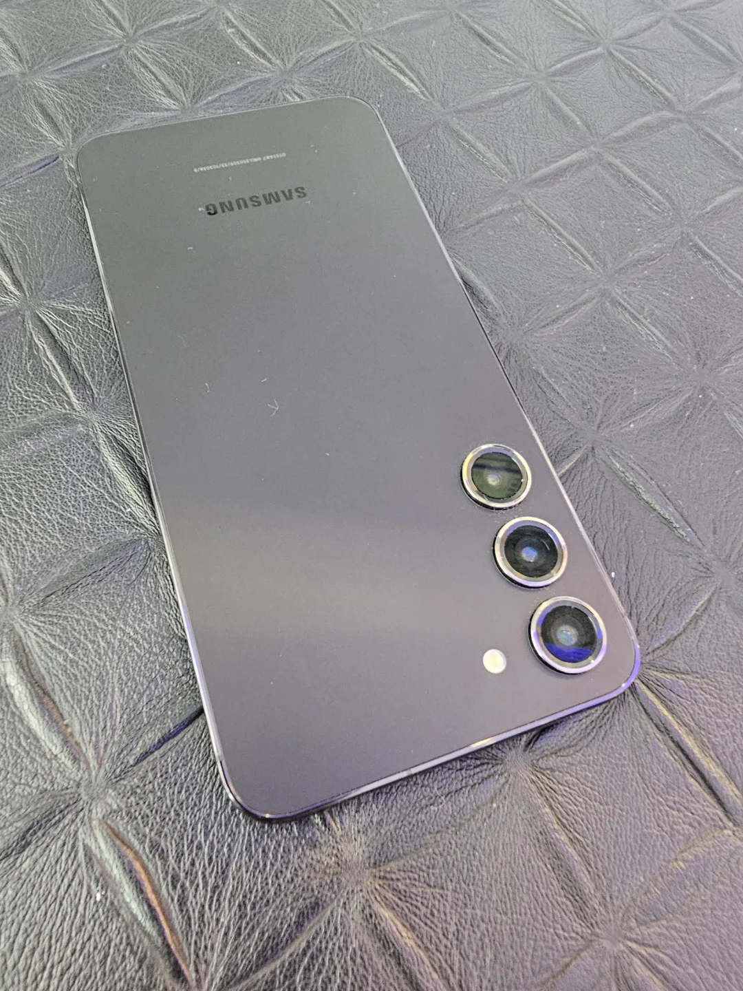 갤럭시 S23+ 중고폰 기스아주조금있어요