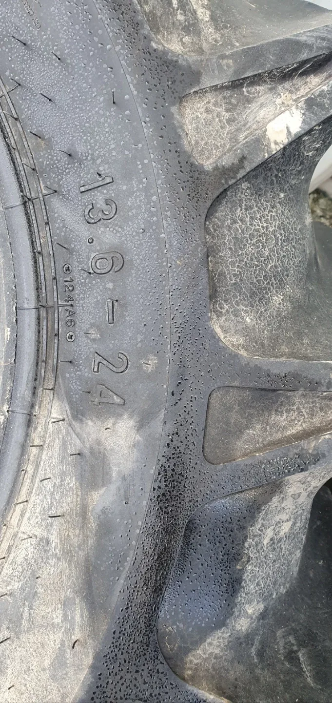 13.6-24  트렉타중고타이어2개