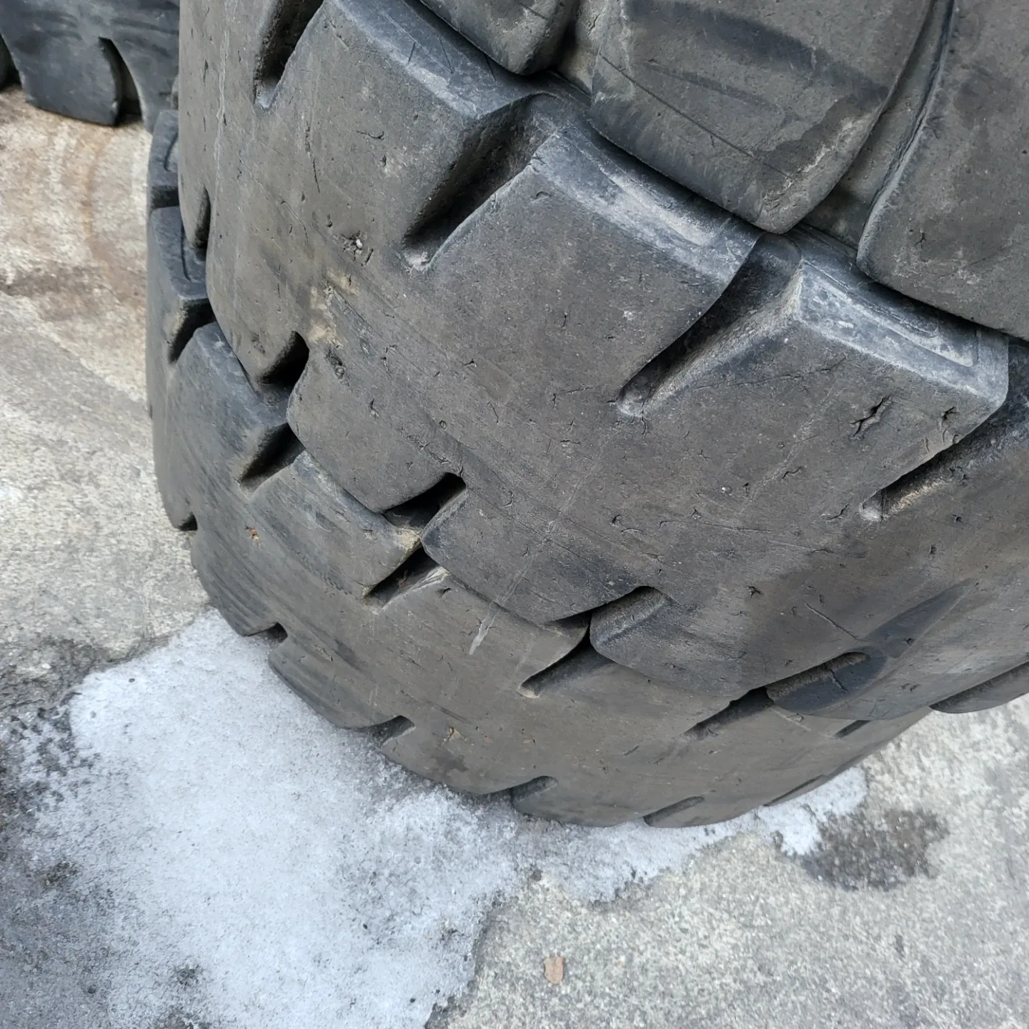 지게차 중고통타이어 싸게 4개 팝니다