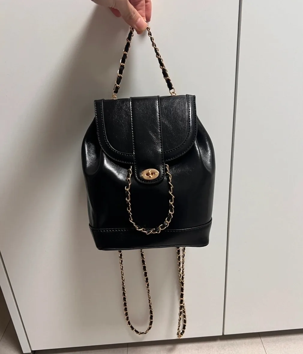 블랙 체인 백팩