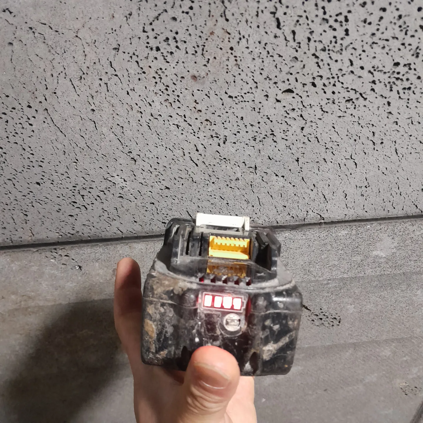 (헌중고)마끼다 5ah 18v중고베터리 판매 (1만원)