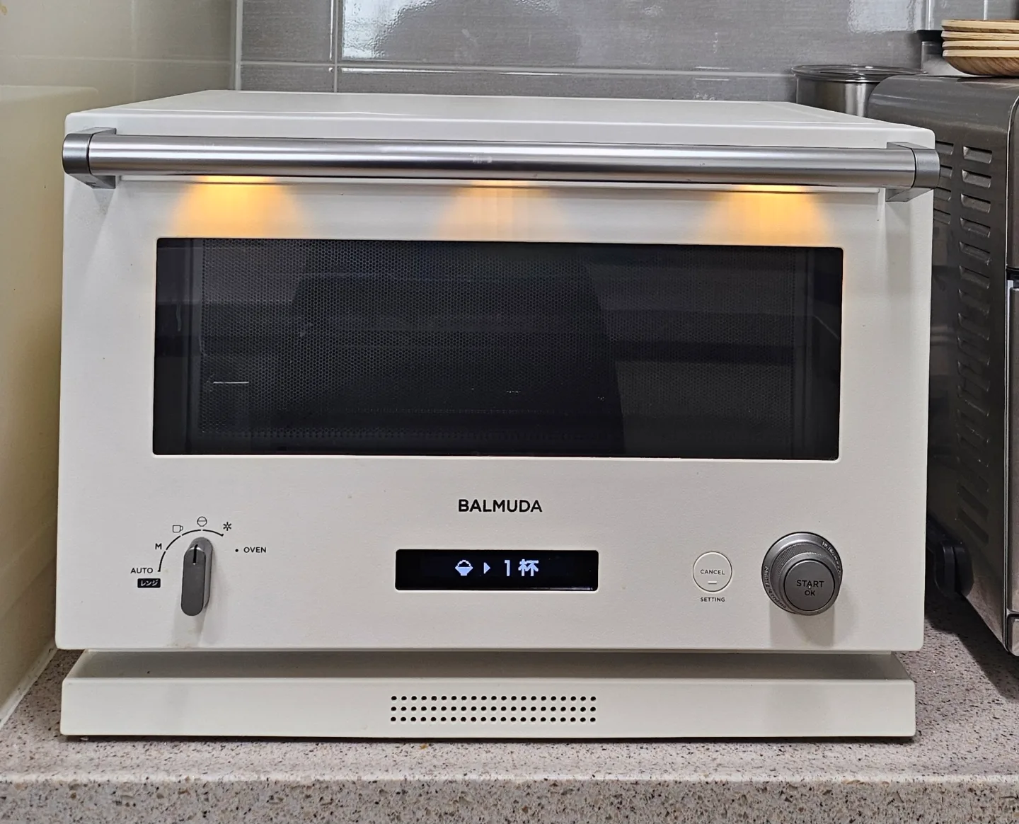 발뮤다 더 레인지 화이트 오븐(변압기같이드림)