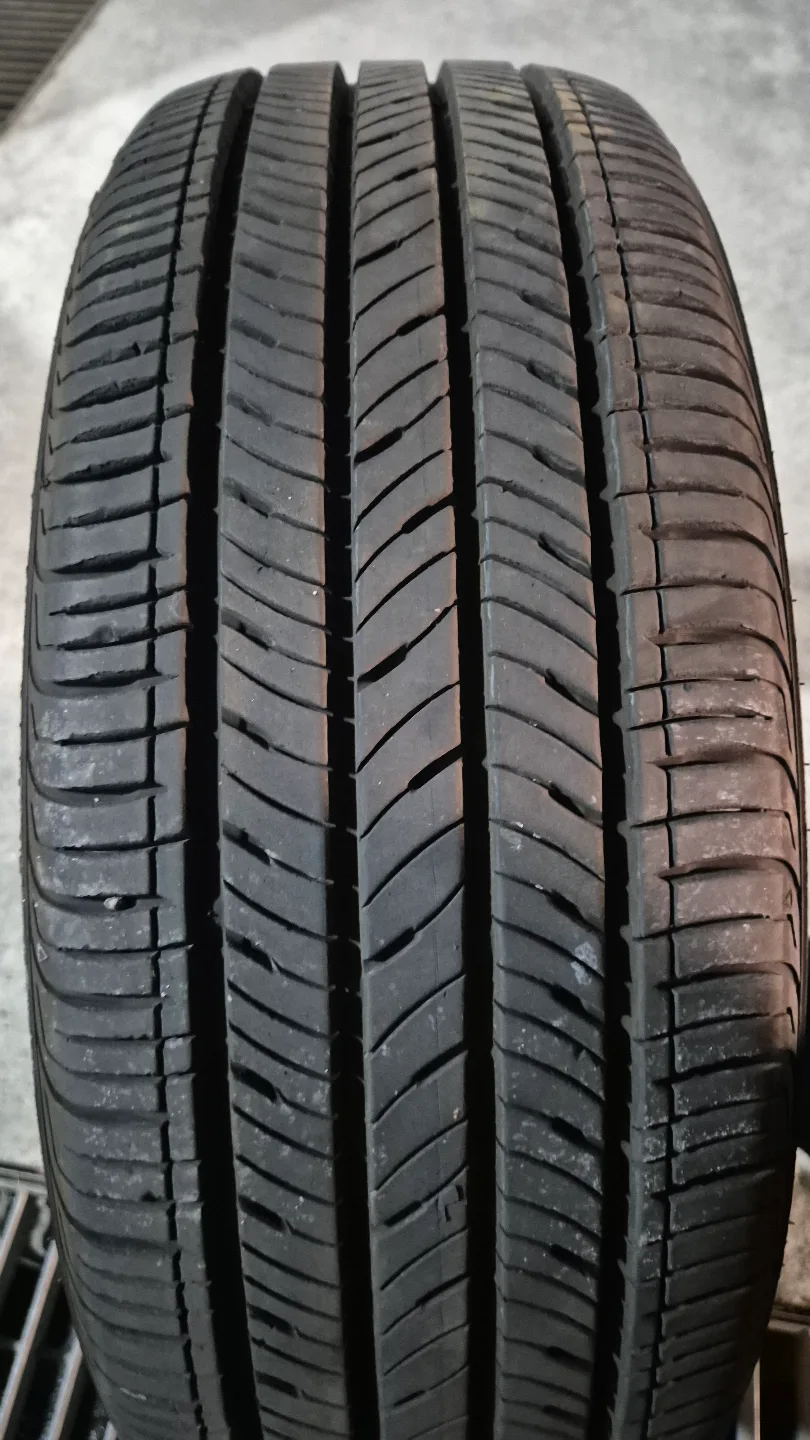 금호타이어 8만원에 중고 판매합니다
