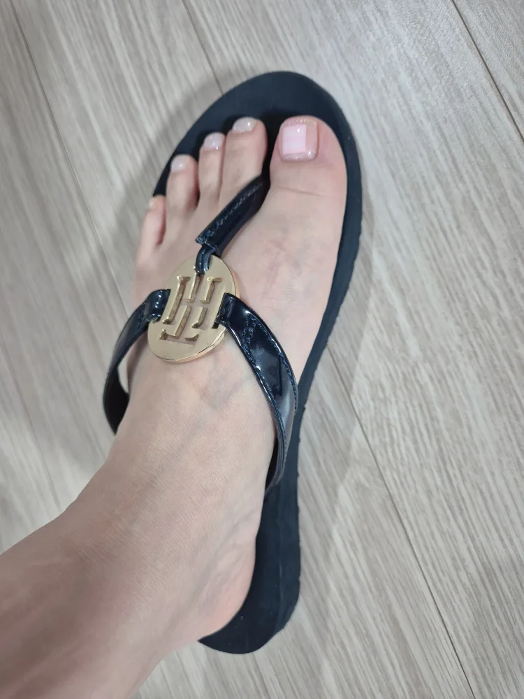 타미힐피거 쪼리