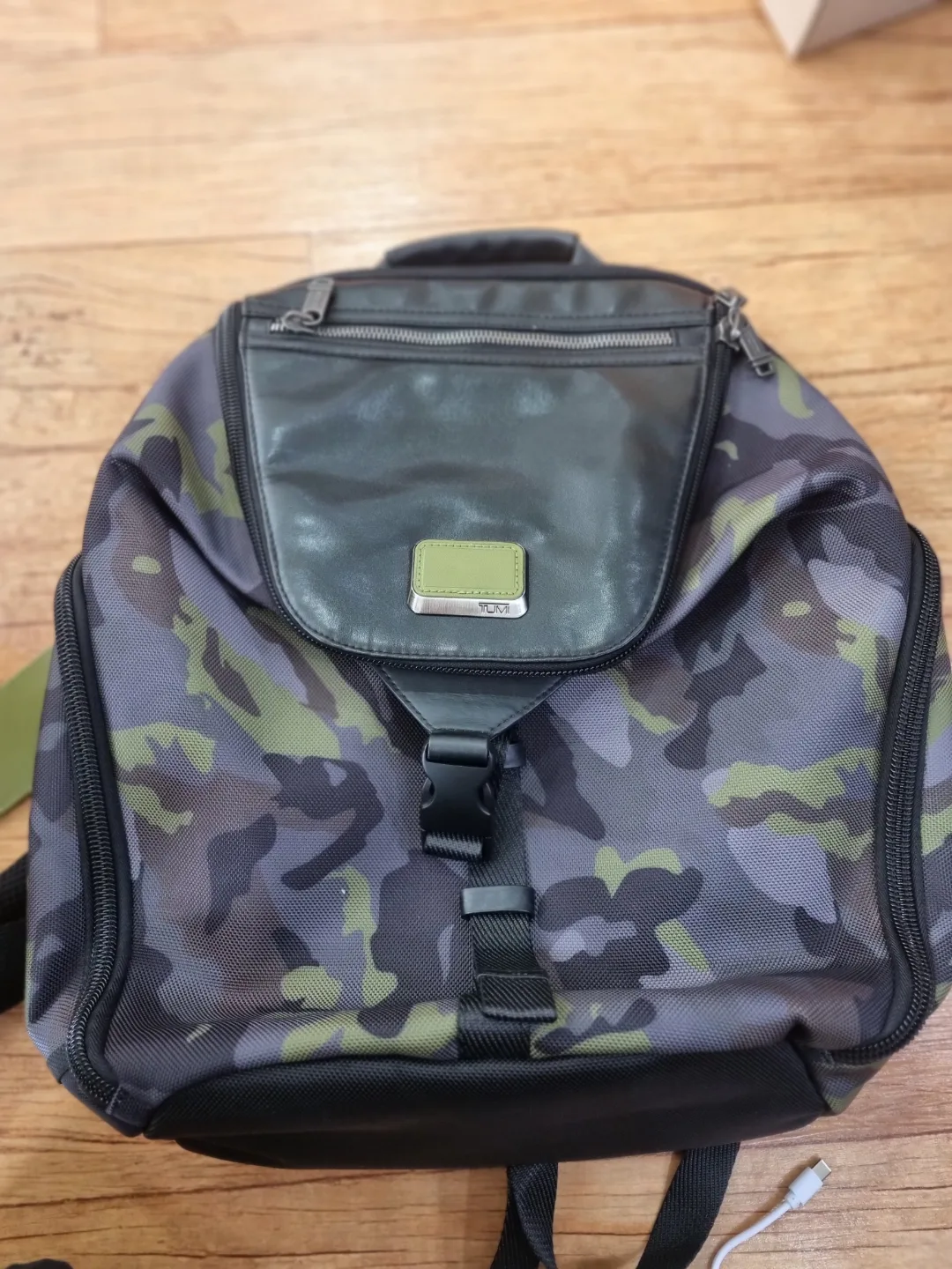TUMI 카모 백팩