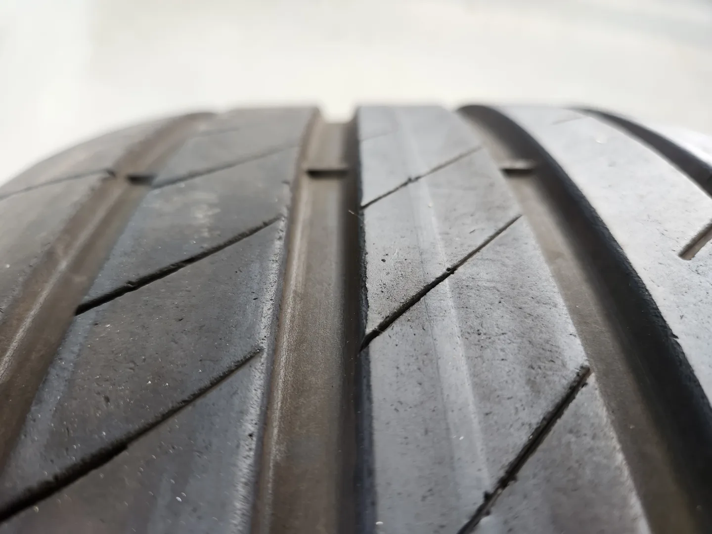 중고타이어 굿이어 이글 F1 MO 타이어 245/35R20