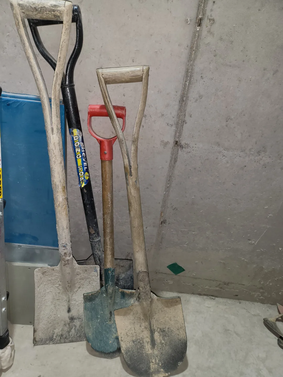 중고삽들 일괄 판매합니다.