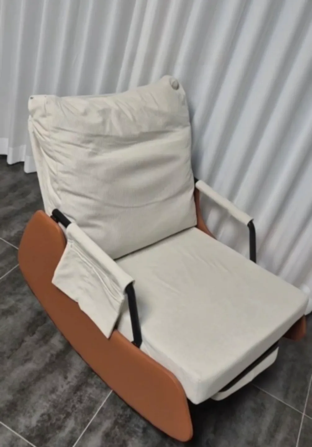 흔들의자 겸 1인 리클라이너 / 베이지+카멜 색상