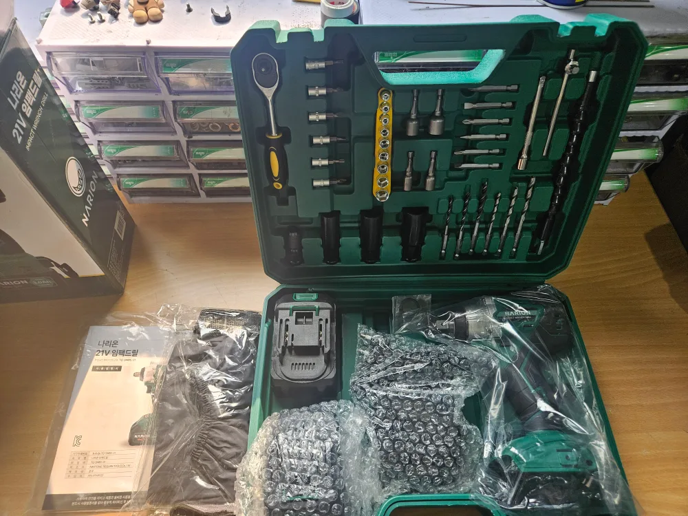 나리온 임팩렌치 세트 팝니다. 21V/배터리 3Ah 2개(1개 신품, 1개 중고)