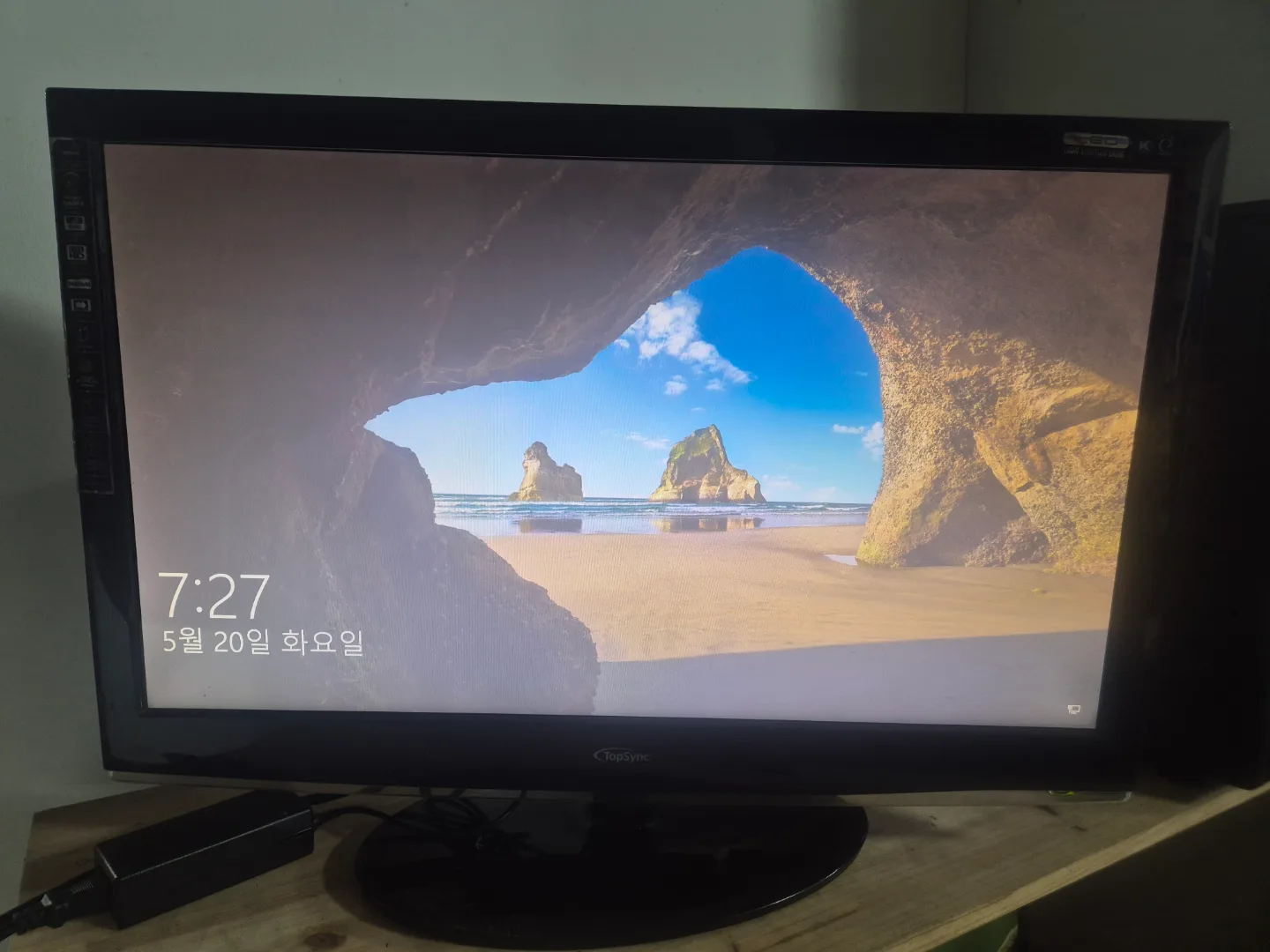 27인치 중고모니터 거래합니다.