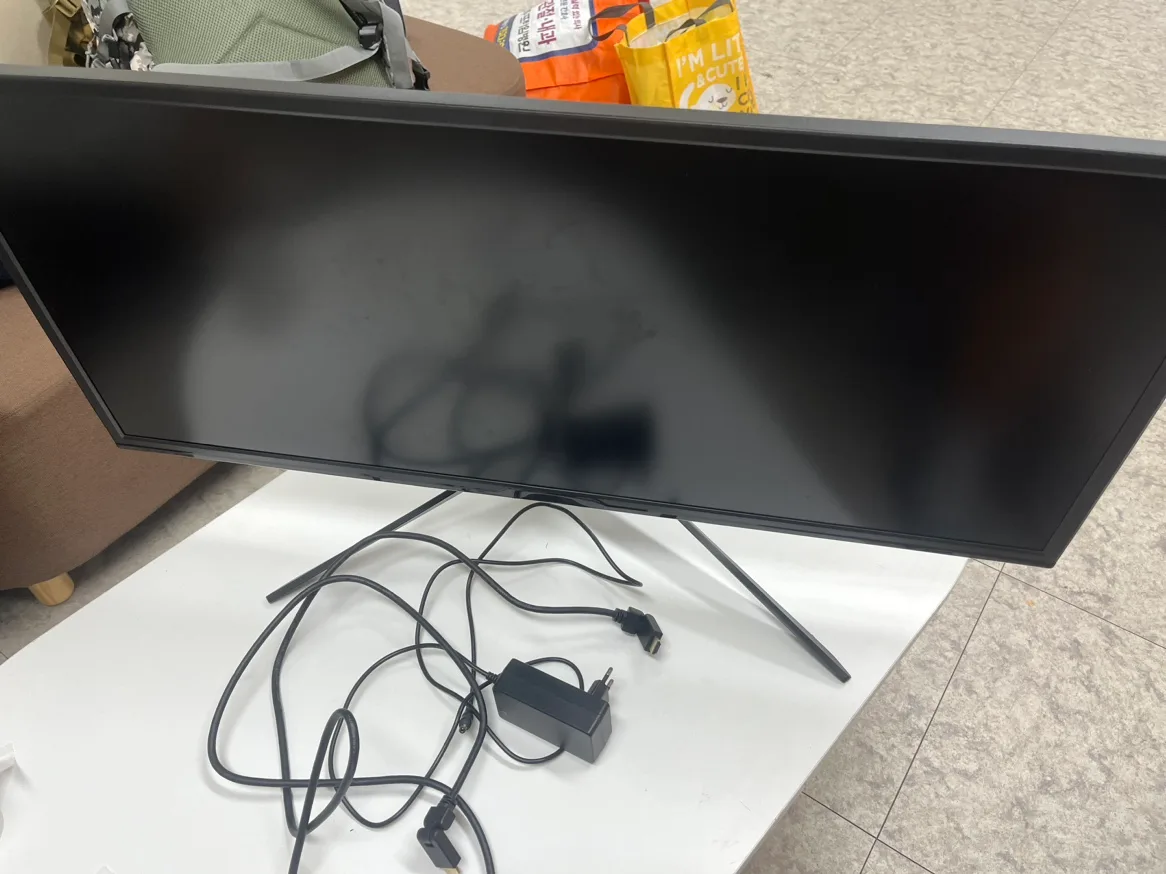 140,000 중고로 구매한 대형 모니터입니다 !!