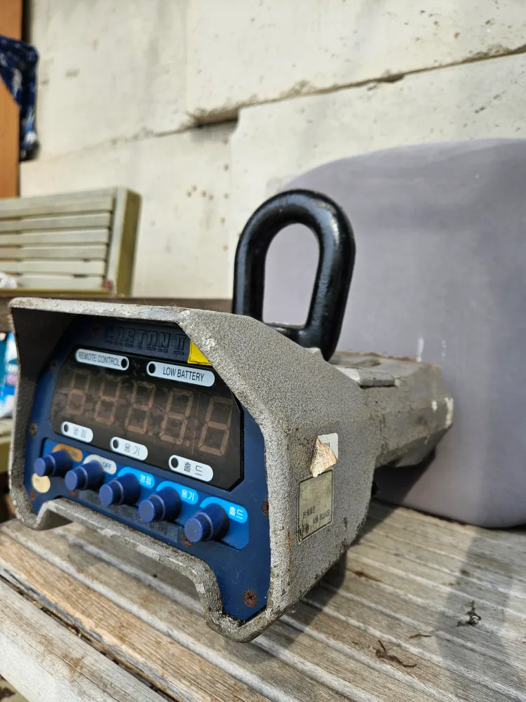 카스 매달림 전자저울2톤 중고 판매합니다.