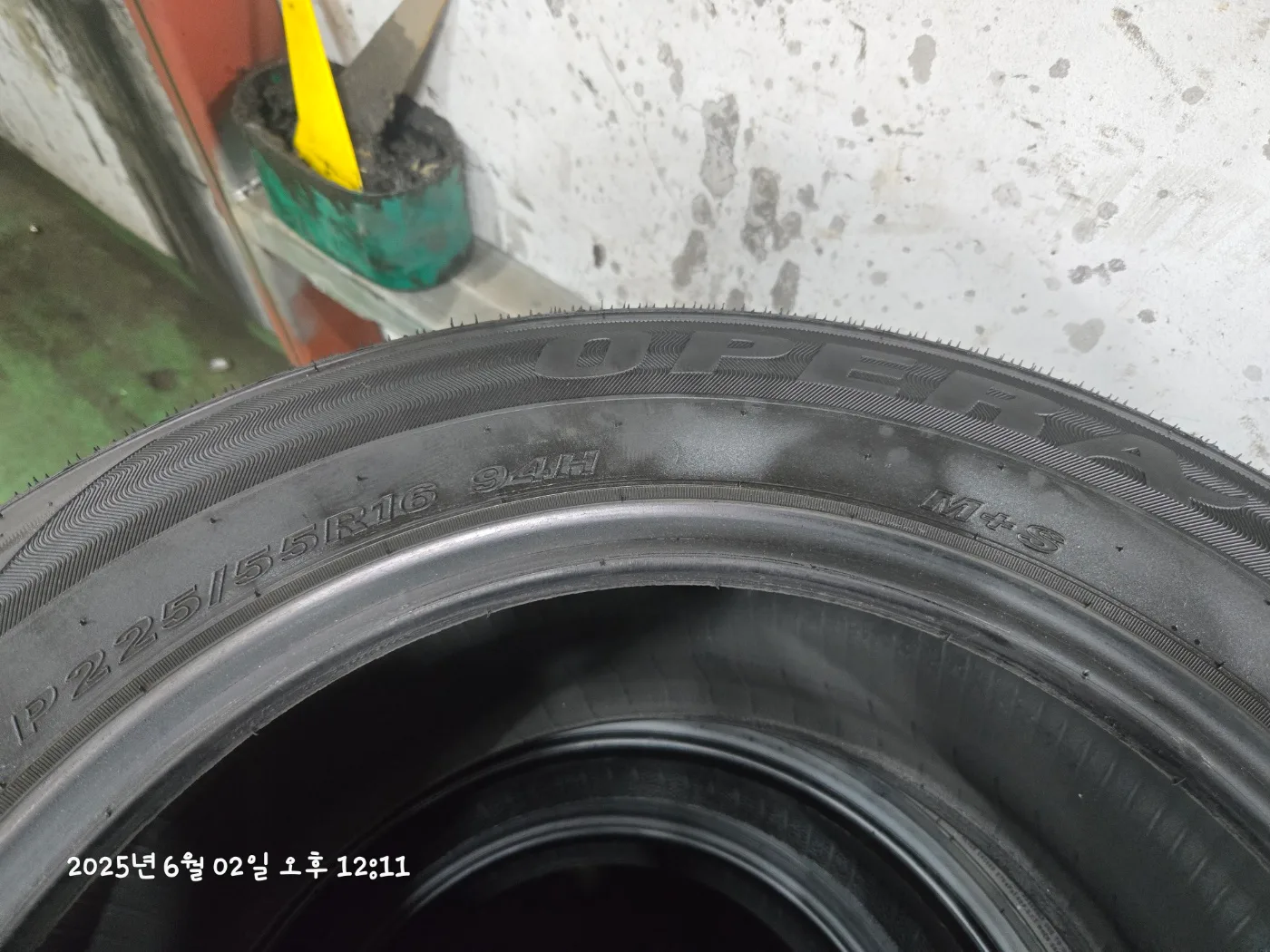 오페라 225/55R16 타이어 중고타이어 2본 판매합니다