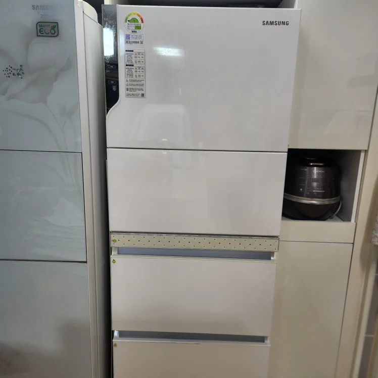 삼성 김치냉장고 RQ33H7000WZ