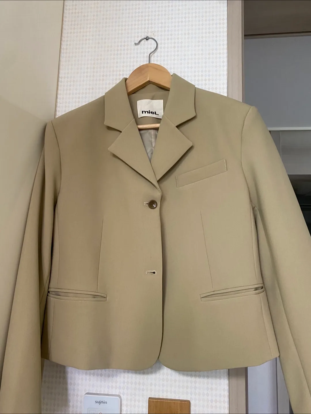 (새상품 중고) miel 크롭 자켓(베이지)