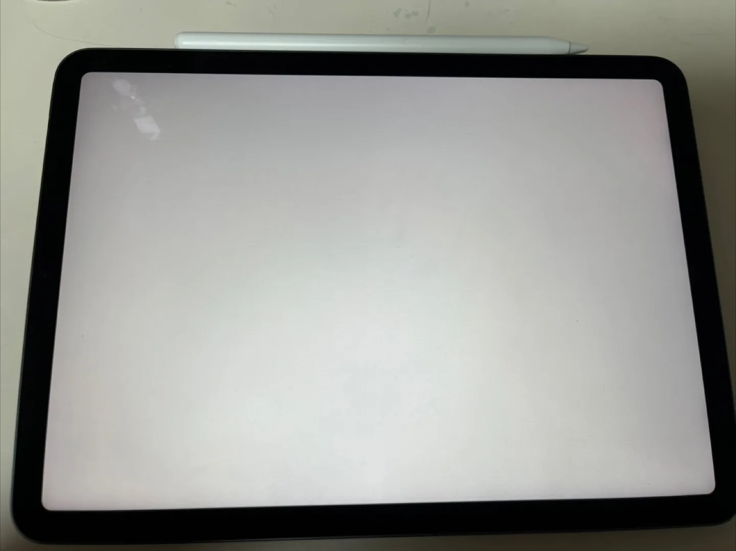 아이패드 에어 5 64gb랑 애플 펜슬2세대 같이 팝니다.