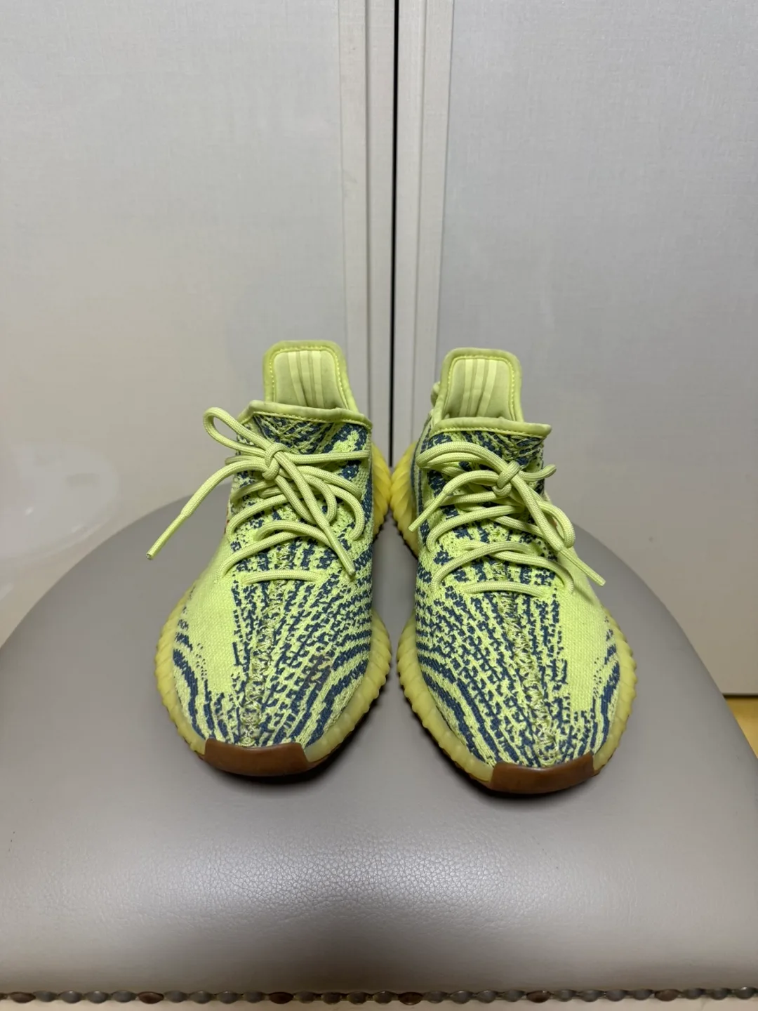아디다스 운동화 이지 부스트 350 V2 240 예브라