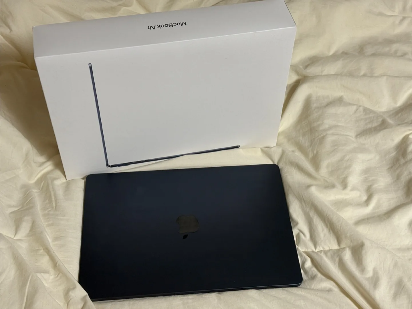 [거의 새상품] 맥북에어 M3 8G/256GB + 정품 애플 마우스 세트 💻🎁