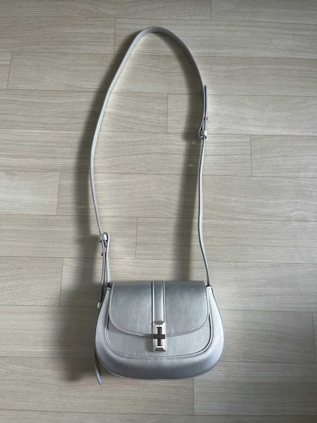 🍀택배만 가능🍀 엠제이드 크로스백(실버)