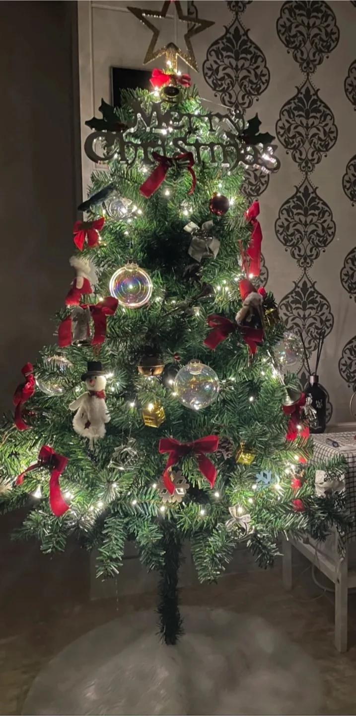 크리스마스 트리 및 오너먼트 세트