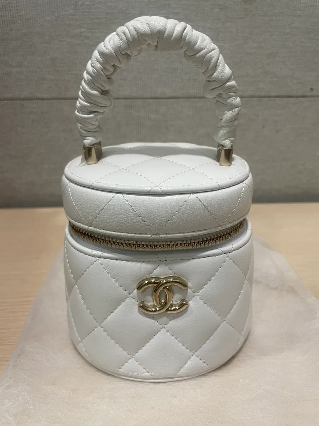 중고 정품 샤넬 화이트 퀼팅 배니티백 제니