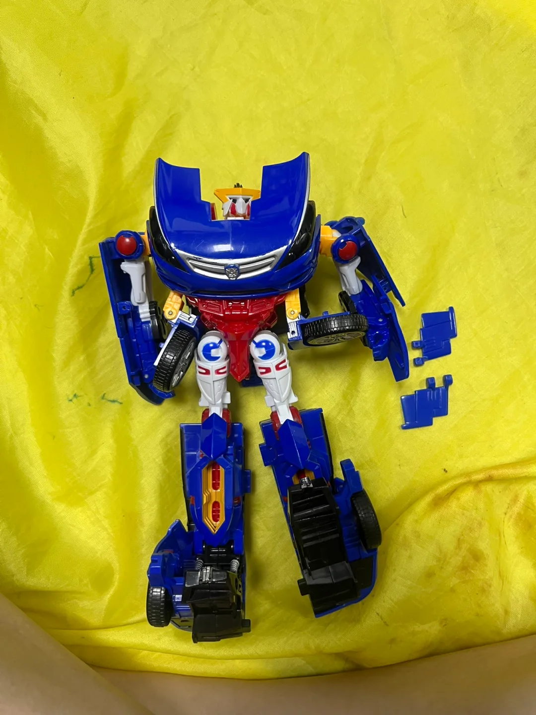 변신 로봇 중고 미니특공대나 헬로카봇일듯