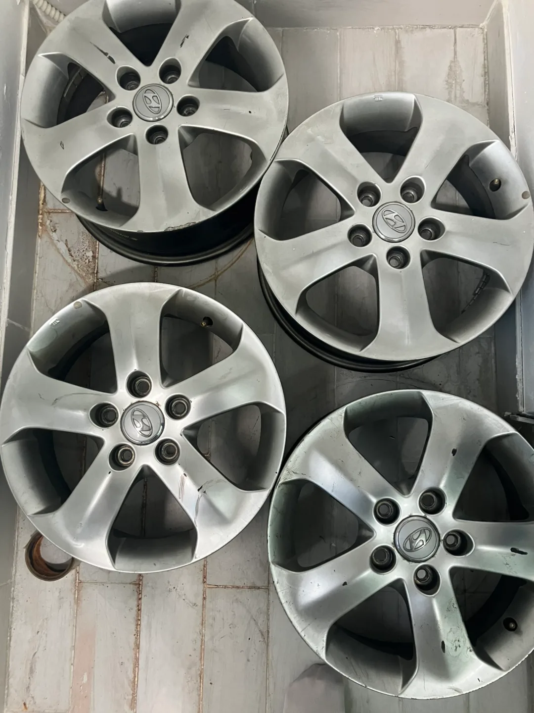 아반떼HD 중고 16인치 휠 4개