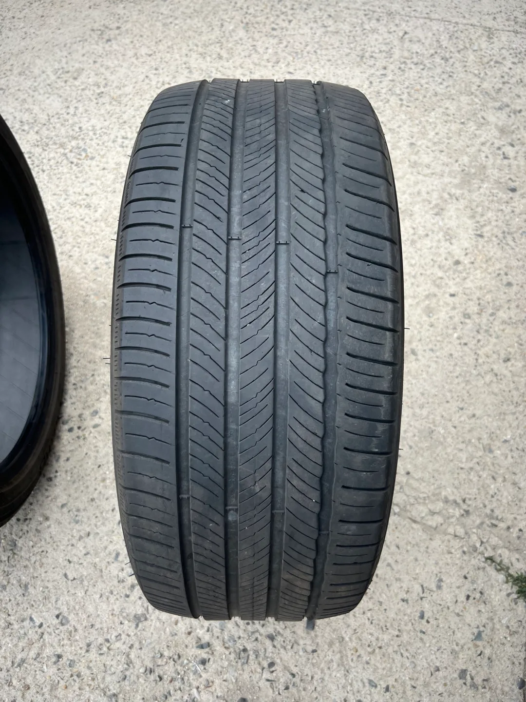 미쉐린 265/40R22 중고 타이어 2개 팝니다
