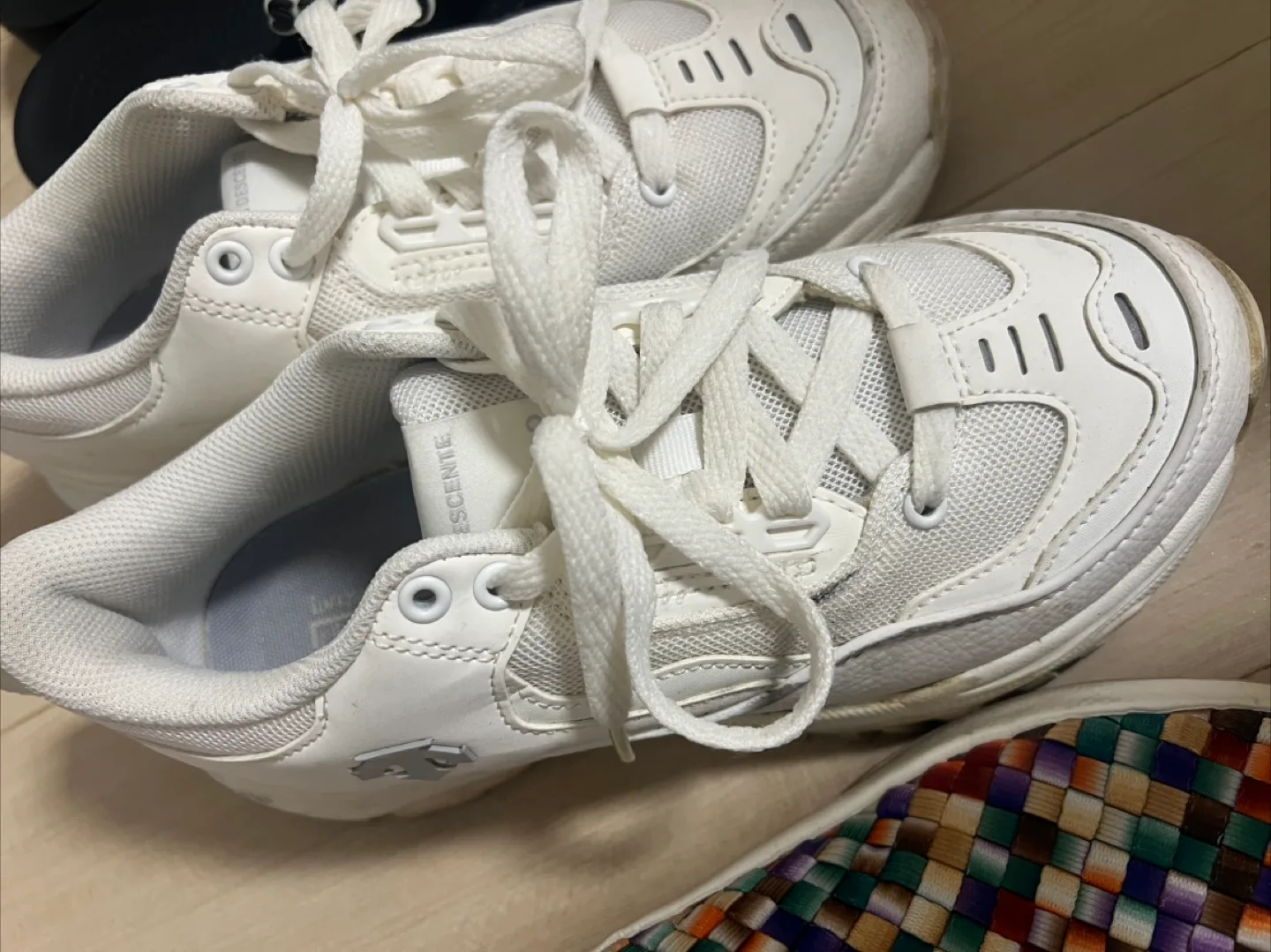 데상트운동화 만원