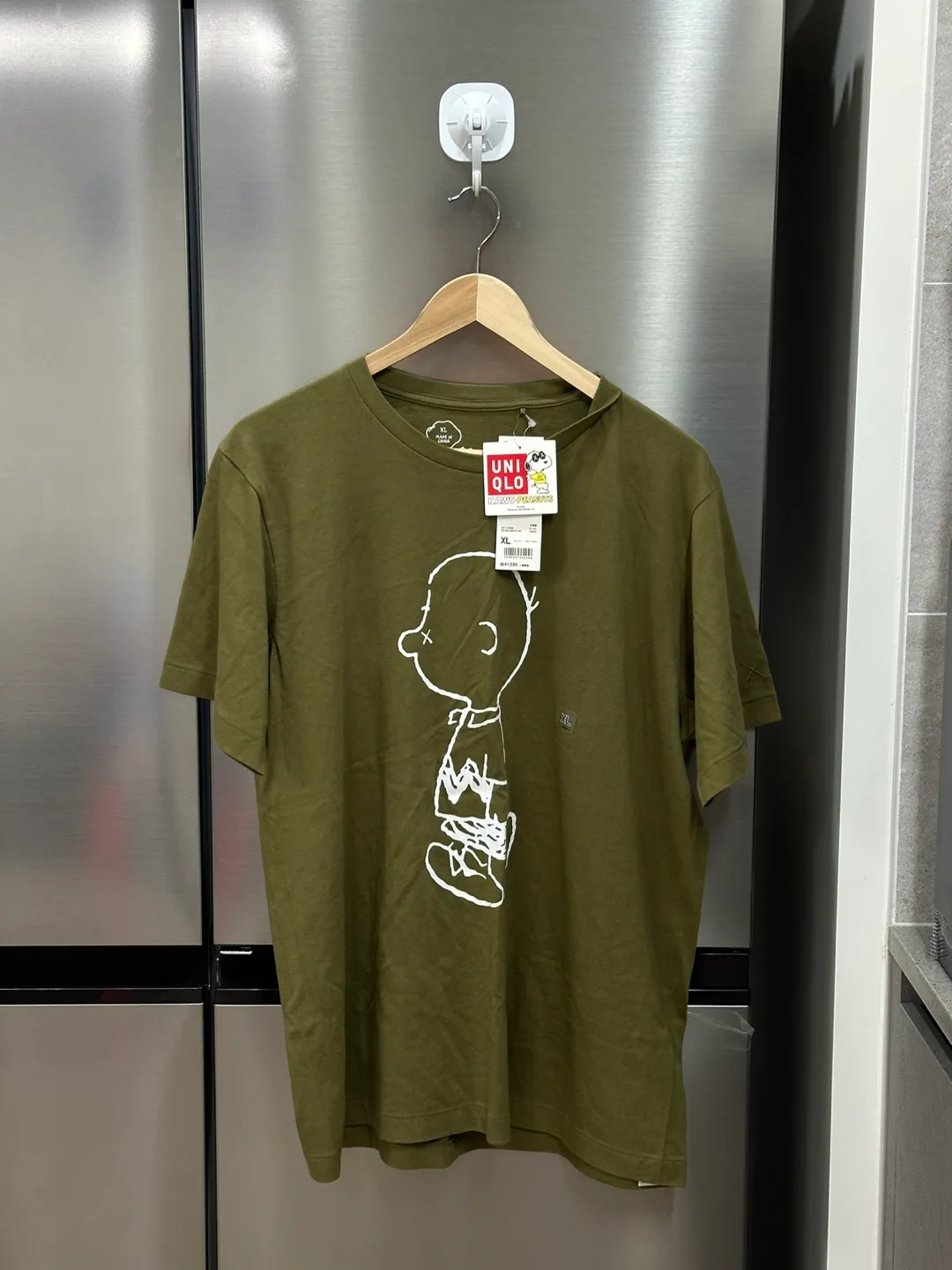 유니클로 카우스 스누피 반팔 티셔츠 XL 새거입니다