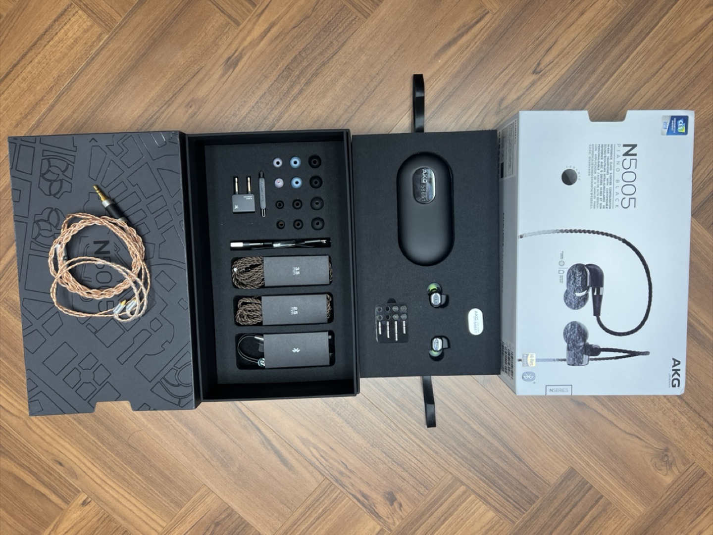 AKG N5005 피아노 블랙 이어폰