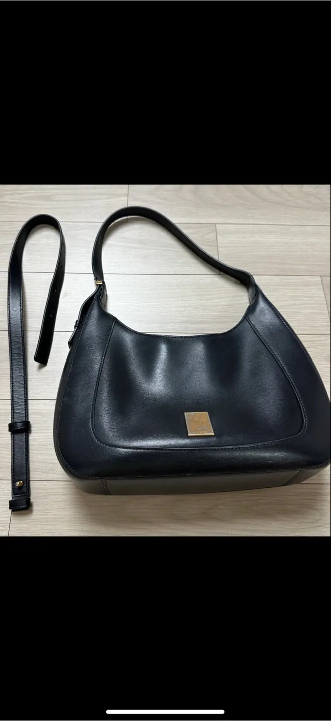 쿠론 밀라 레이디 숄더백 블랙 중고제품