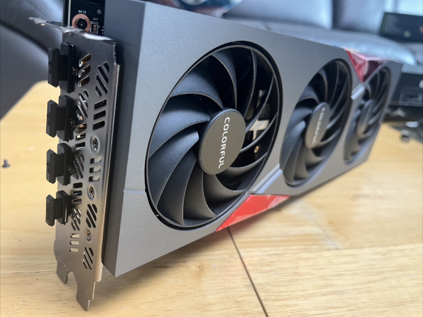 컬러풀 RTX 4070 SUPER