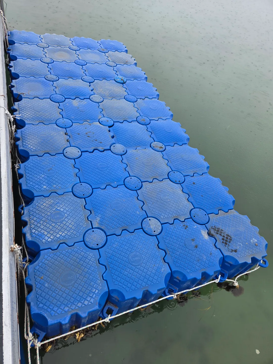 폰툰 계류장 빠지