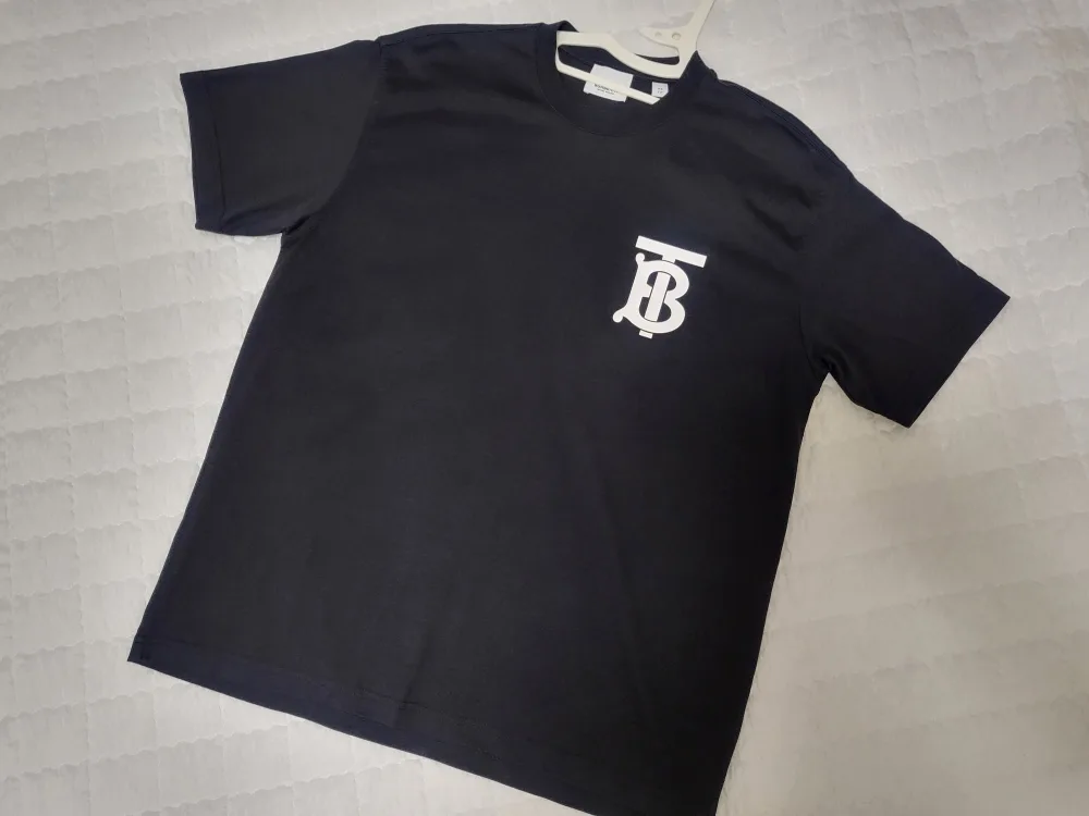 버버리 정품 반팔티 남녀공용 XS 1회착용