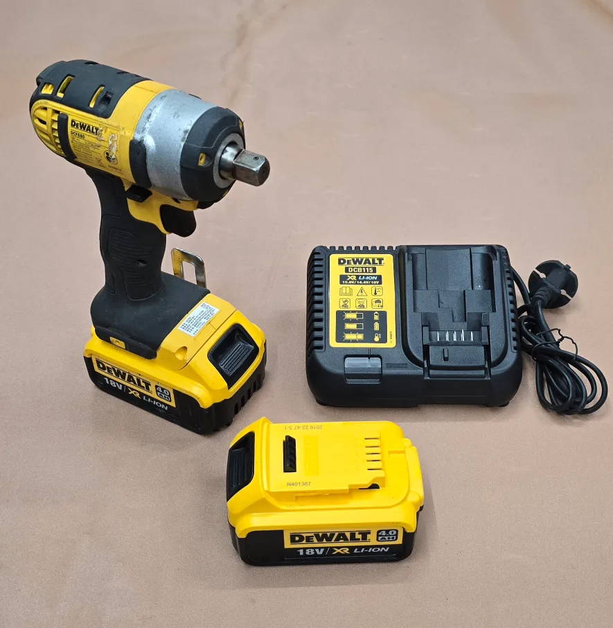 디월트 1/2“ 충전 임팩트 렌치 세트 DCF880(중고품)