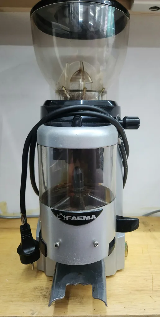 FAEMA 커피 그라인더 중고 팜