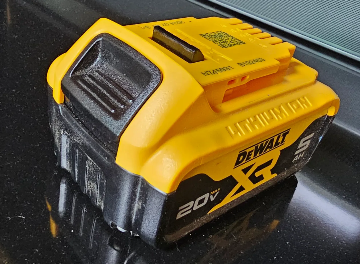 20V 배터리 고장난거 삽니다