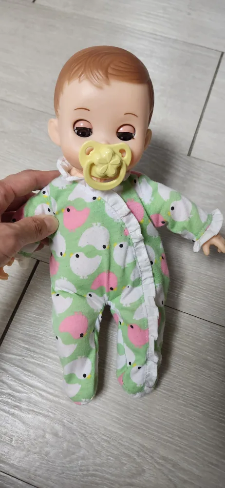 귀여운 아기 인형