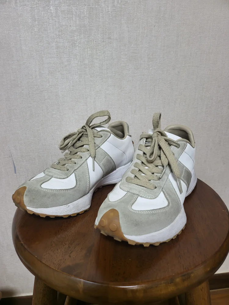 스니커즈(TIAMO CLASSIC 235mm)팝니다