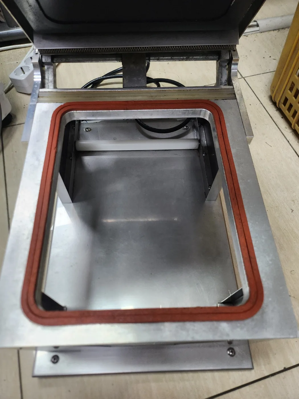 삼일포장 대형 필름 접착기 족발 실링기 포장기 중고입니다