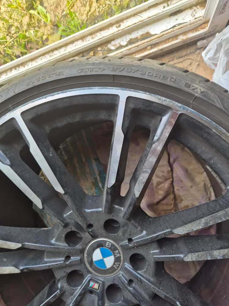 BMW 275/30R20 휠 타이어 중고팔아요(1개)50프로