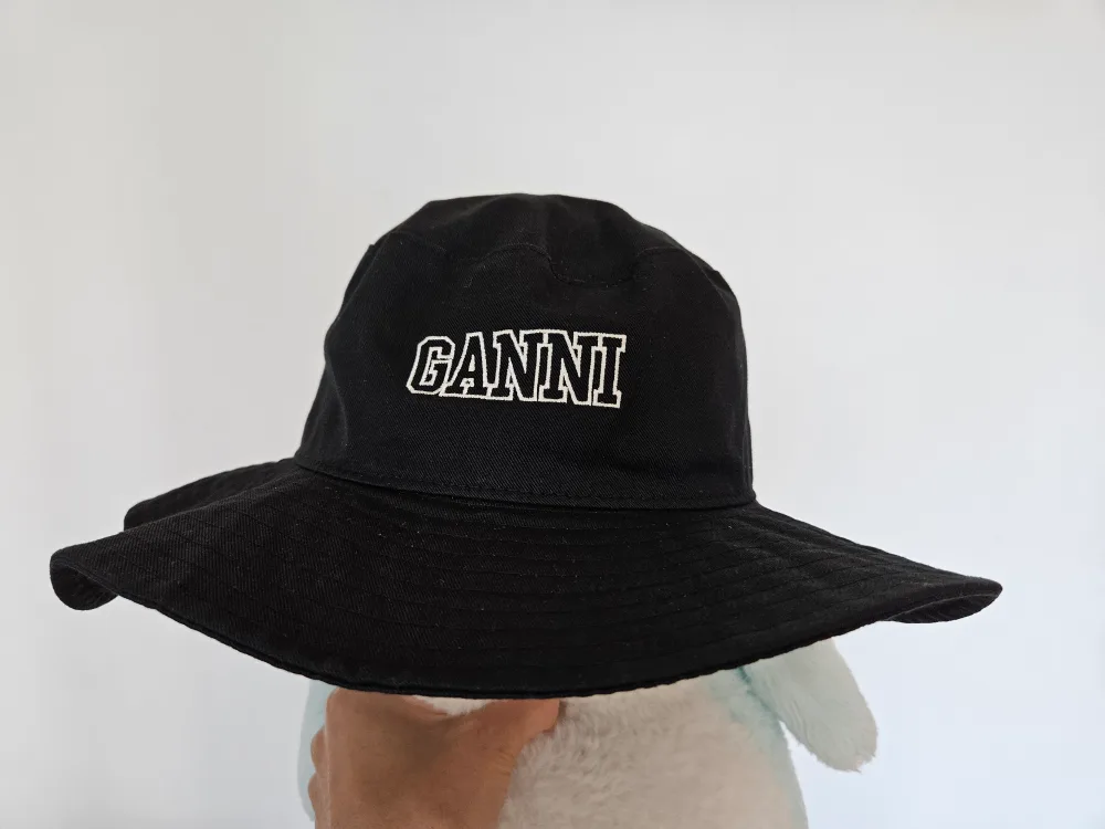 GANNI 가니 버킷햇 새거