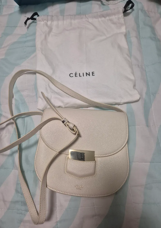 셀린느 트로터 아이보리 크로스백 더스트백 증정