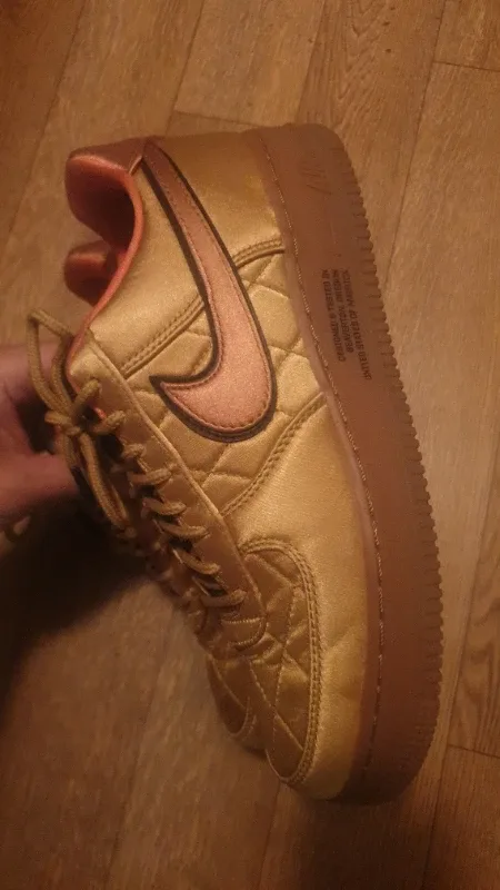 나이키 에어포스 1퀼트 골드 금장