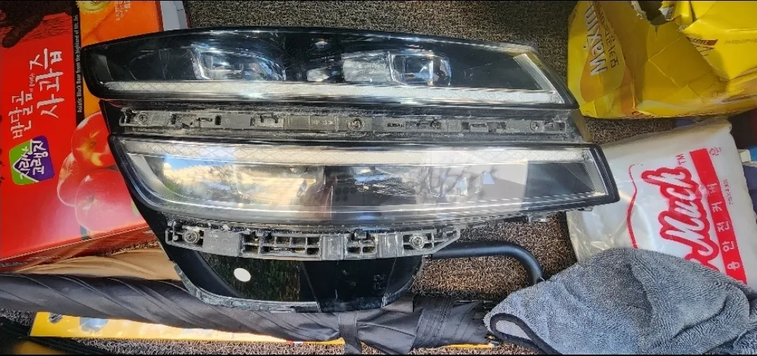 제네시스g80 자동차 LED 헤드라이트팝니다(중고)