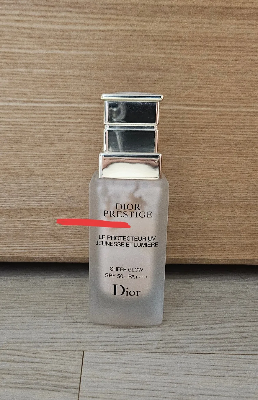 디올 프레스티지 르 프로텍터 uv 쥬네스 에 뤼미레르 (중고)