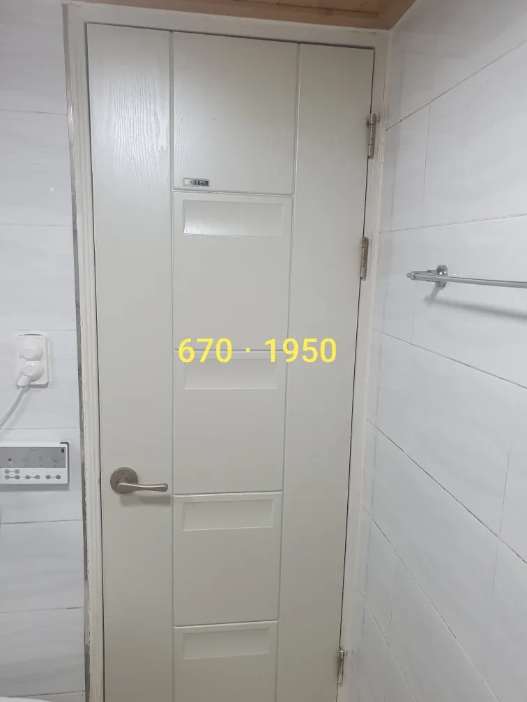 거의 새것같은 중고 문 판매