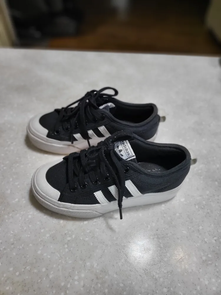 아디다스 운동화(225mm)팝니다